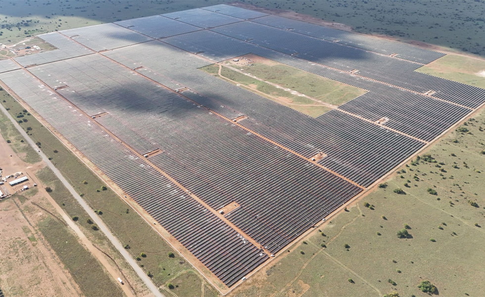 Photovoltaic power generation is being deployed at airports around the world! Not only on roofs and walls, but also replacing fences?!